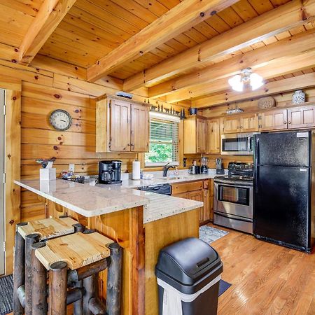 Pigeon Forge Cabin Premier Location And Hot Tub Bagian luar foto