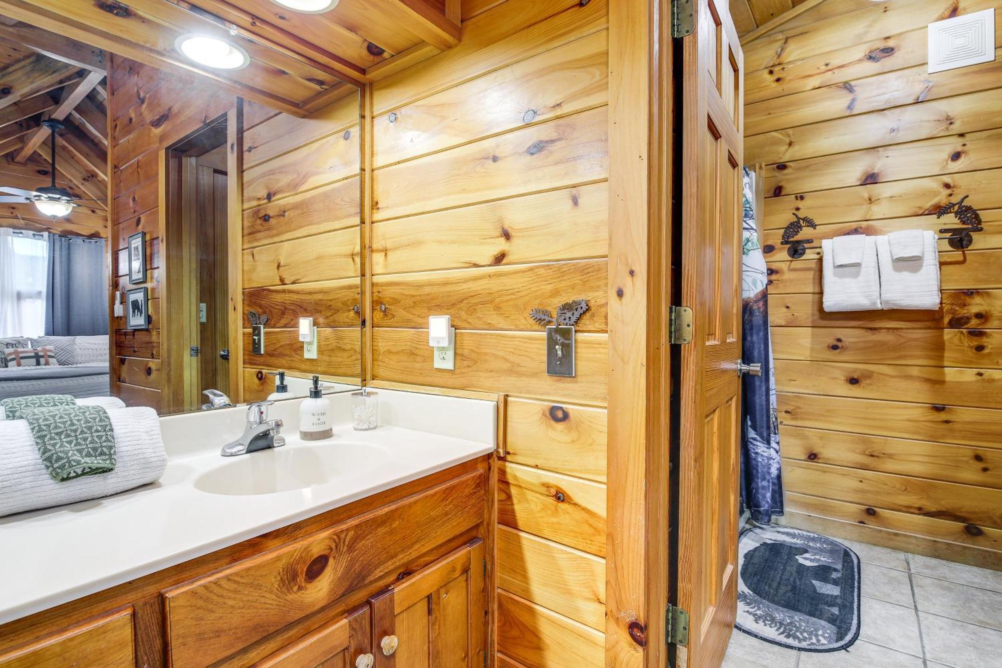 Pigeon Forge Cabin Premier Location And Hot Tub Bagian luar foto