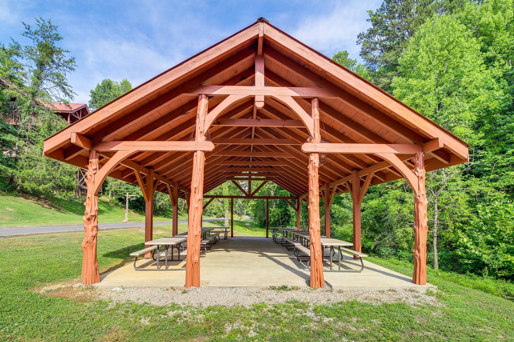 Pigeon Forge Cabin Premier Location And Hot Tub Bagian luar foto