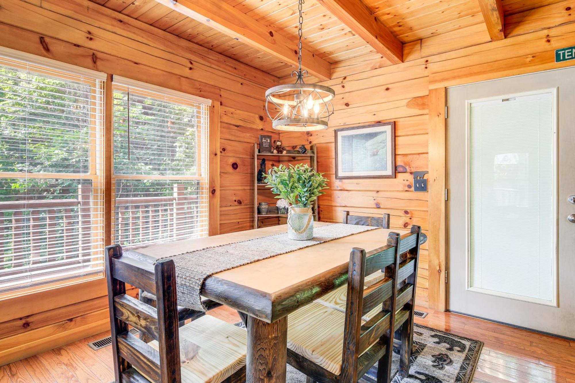 Pigeon Forge Cabin Premier Location And Hot Tub Bagian luar foto